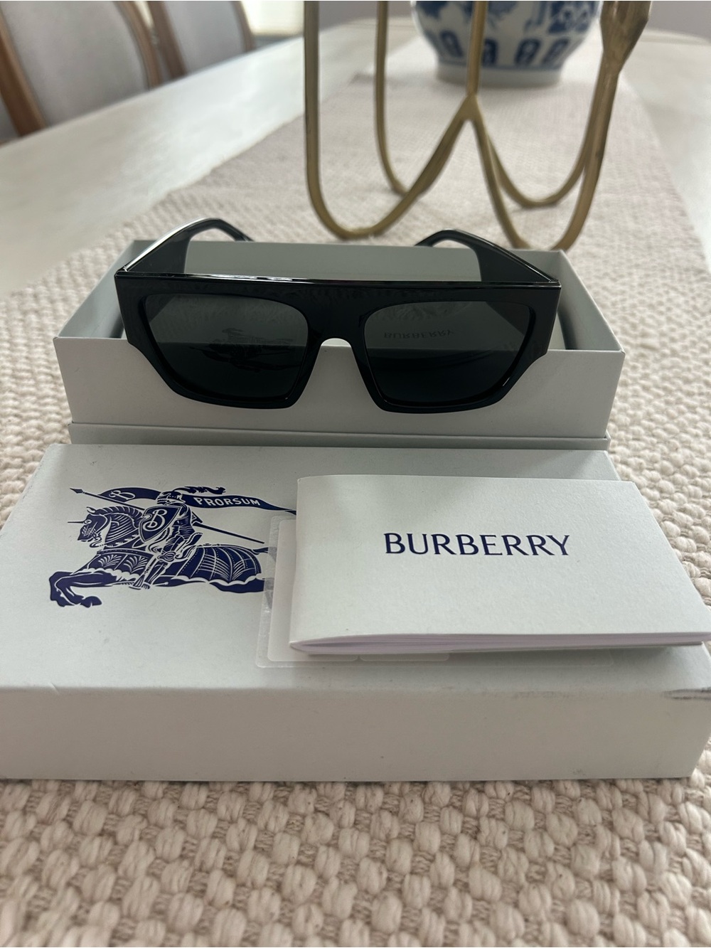 -NWT Burberry Black Rectangular Sunglasses with Dark Lenses UNISEX